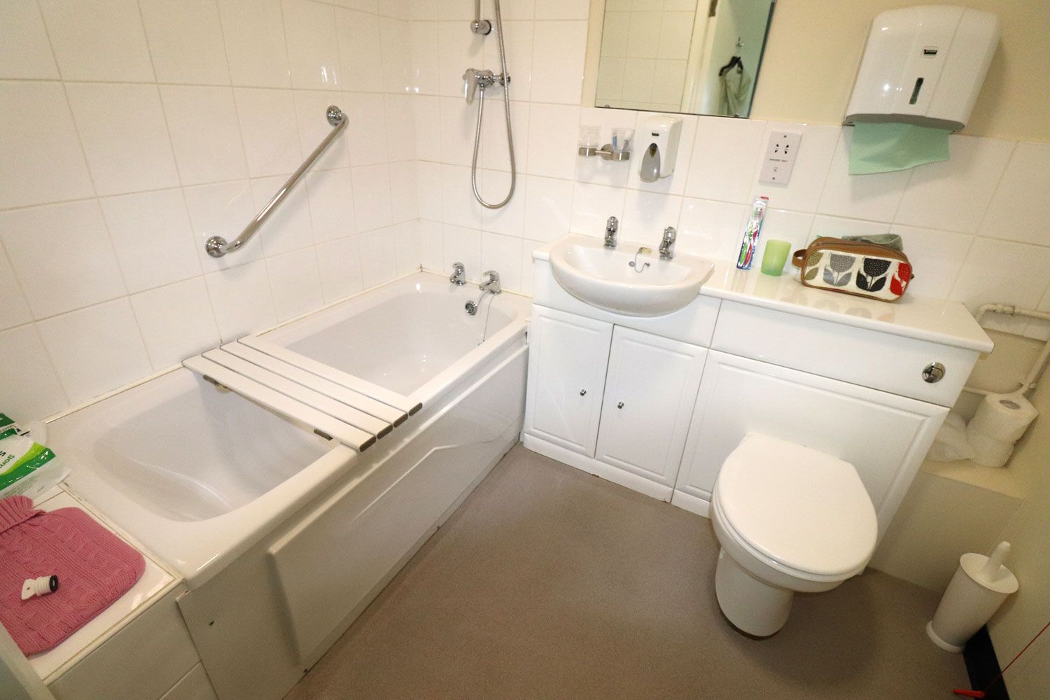 Rayner House in Solihull - Garden WIng Ensuite