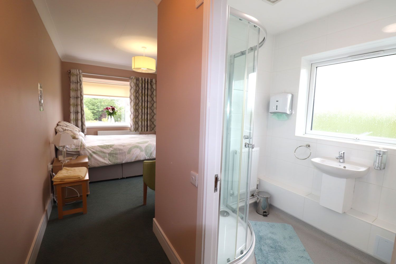 Rayner House in Solihull - Guest Room