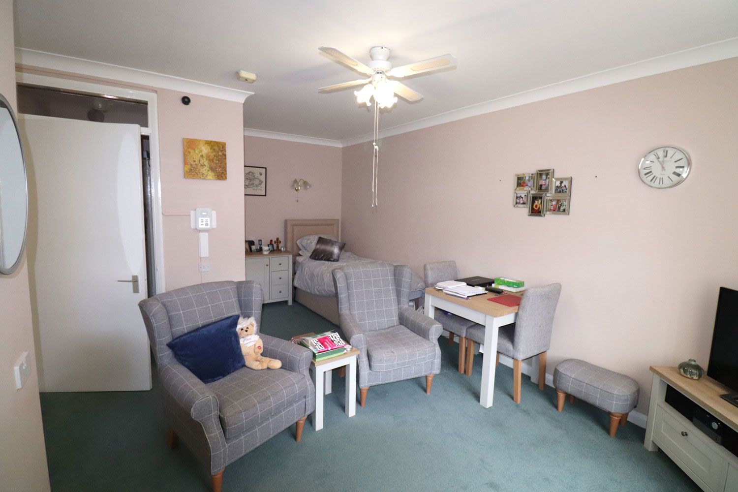 Rayner House in Solihull - Yew Trees Apartment